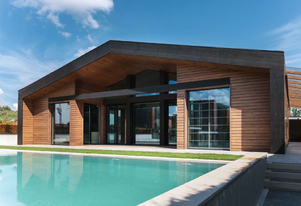 Villa mit Shou Sugi Ban Holzbrandtechnik 